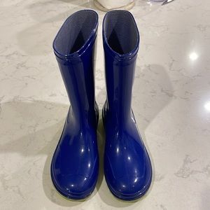 Cute blue rain boots!!! Size 3 unisex. Not perfect but cute and puddle worthy.
